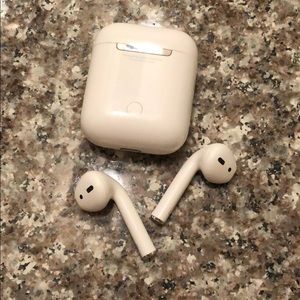 Apple AirPods (1st Generation)